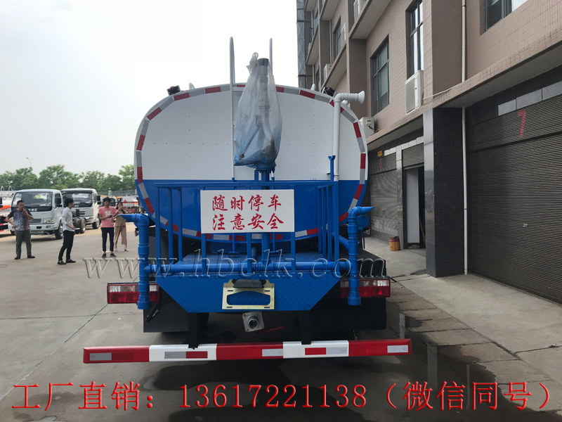 东风多利卡D9保温运水车